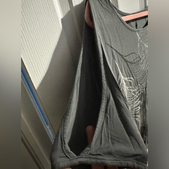 Venus cold shoulder feather 🪶 top. 🩷 - Picture 3 of 6